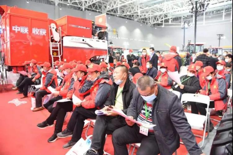 鄭州中聯(lián)農機用戶俱樂部成立