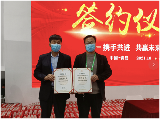 “中國紅、紅動中國”-鄭州中聯(lián)閃耀國際農(nóng)機展