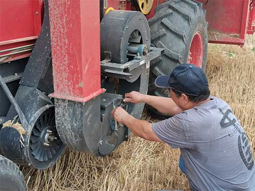 中聯(lián)收獲向一線廣大農(nóng)機(jī)服務(wù)人員致敬 2.jpg