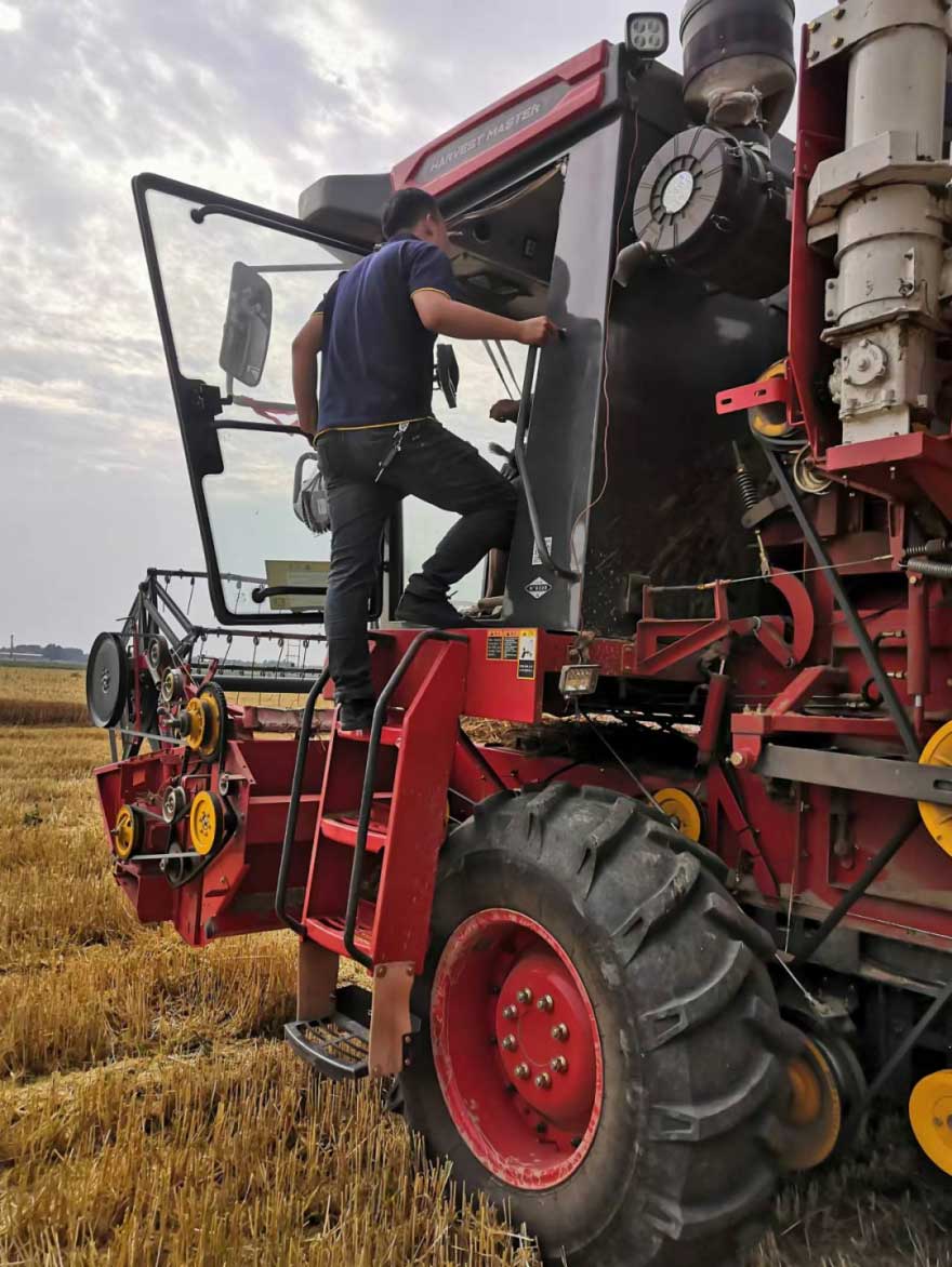 中聯(lián)收獲向一線廣大農(nóng)機(jī)服務(wù)人員致敬 3.jpg