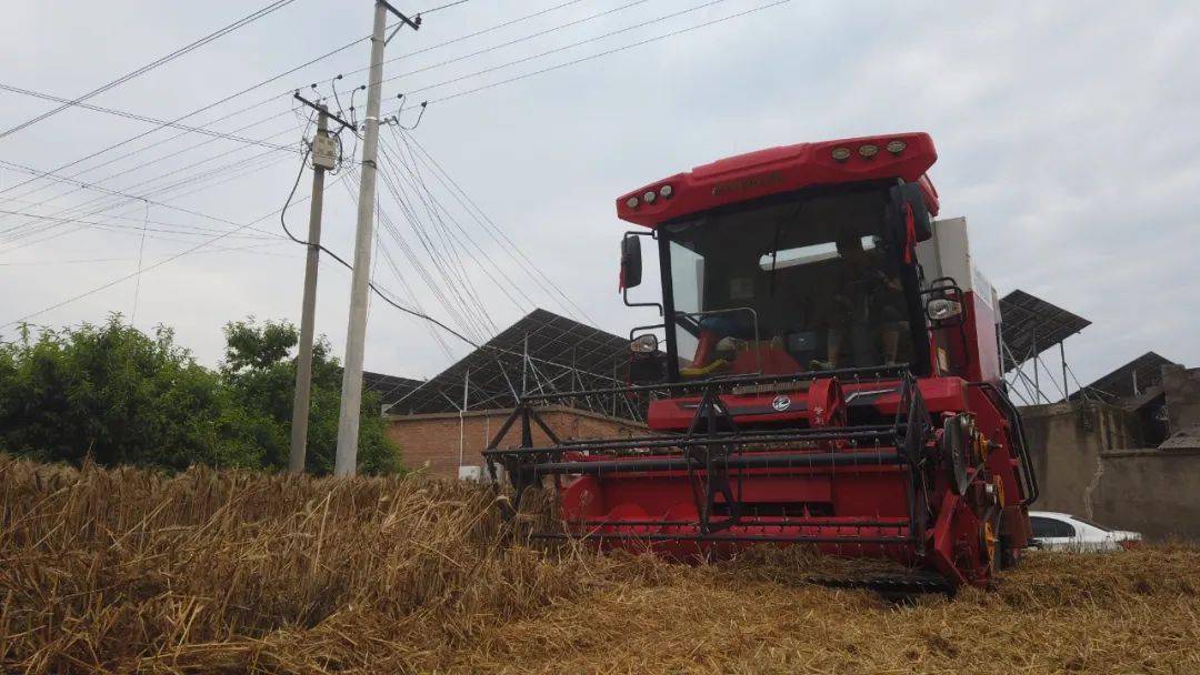 來自保定華師傅的認(rèn)可：從新疆-7到新疆-9，中聯(lián)收獲一直是我中意的品牌(圖3)