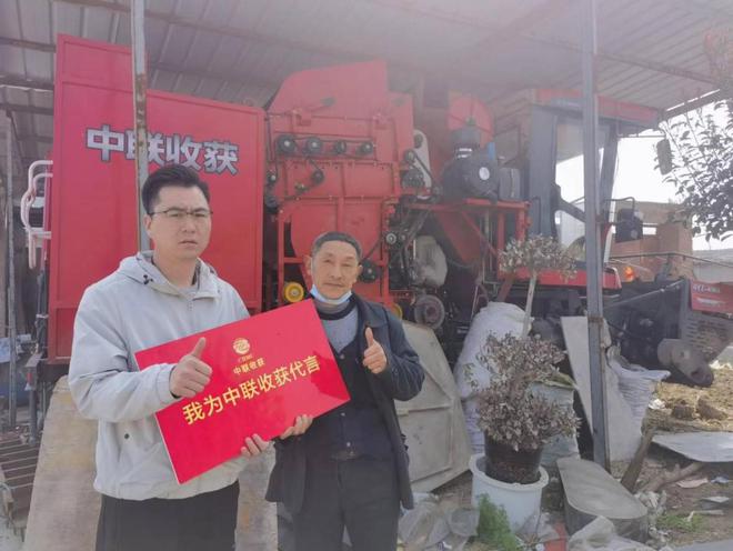 老農(nóng)機(jī)手經(jīng)驗(yàn)談:用中聯(lián)收獲玉米機(jī)實(shí)現(xiàn)財(cái)富夢(mèng)